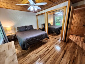 3 chambres, lit avec matelas en mousse à mémoire, bureau