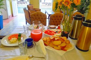 Free daily continental breakfast