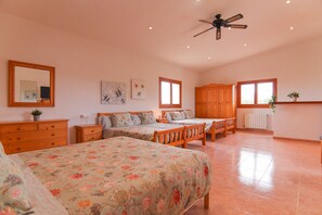 3 sovrum, strykjärn/strykbräda, gratis wi-fi och sängkläder