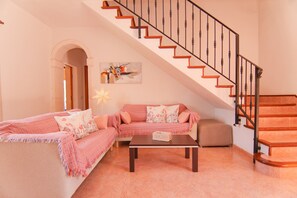 Tv, eldstad och dvd-spelare