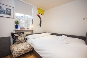 2 bedrooms, iron/ironing board, WiFi, bed sheets