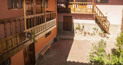 House Dweller Sonia Chinchero