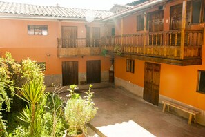Exterior - House Dweller Sonia Chinchero (chinchero)
