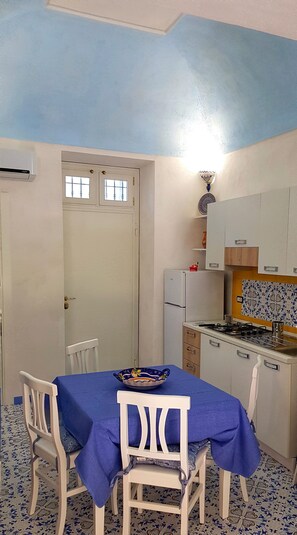 Dining - Lulu's Lemon Grove, vacation among the lemons! (Minori)