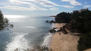 Beach nearby, sun-loungers