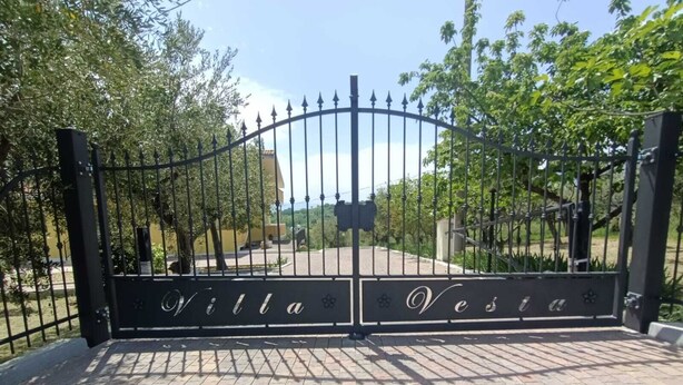 A gated entrance with the words "Villa Vesta" on the gate.
