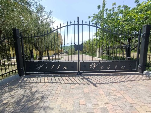 Stunning villa for 12, private pool, with free aircon and central heating