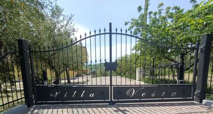 Stunning villa for 12, private pool, with free aircon and central heating