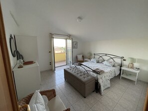 6 bedrooms, in-room safe, iron/ironing board, free WiFi