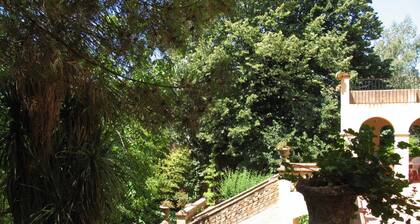 Manor house garden of 4500 m2. Pool and private barbecue. Near Tarragona