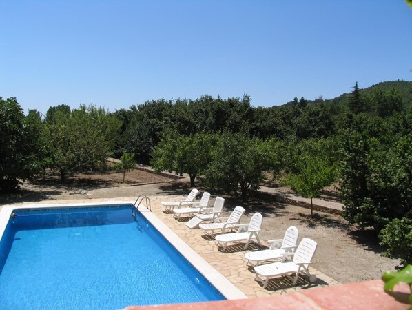 Pool - Manor house garden of 4500 m2. Pool and private barbecue. Near Tarragona (L'Aleixar)