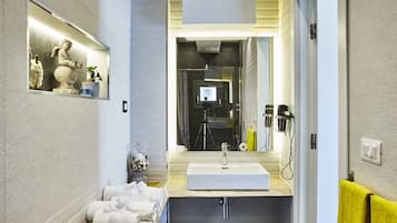 Deluxe-Zimmer | Badezimmer | Dusche, Hydromassagedusche, kostenlose Toilettenartikel, Haartrockner