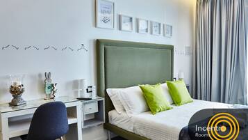 Deluxe-huone, 1 keskisuuri parisänky ja vuodesohva | Ylelliset vuodevaatteet, untuvapeitot, memory foam -patjalliset sängyt