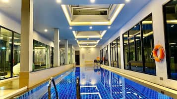 Indoor pool, pool loungers