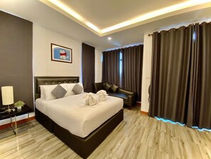 Family Suite | ตู้นิรภัยในห้องพัก, โต๊ะทำงาน, พื้นที่ทำงานแบบใช้แล็ปท็อป, ผ้าม่านกันแสง