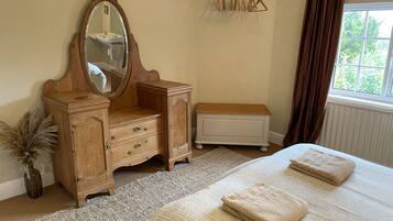 3 dormitorios, escritorio, tabla de planchar con plancha y wifi