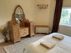 3 habitaciones, escritorio, tabla de planchar con plancha y wifi 