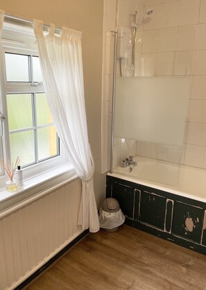 Combined shower/tub, hair dryer, towels, soap
