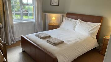 3 bedrooms, desk, iron/ironing board, WiFi