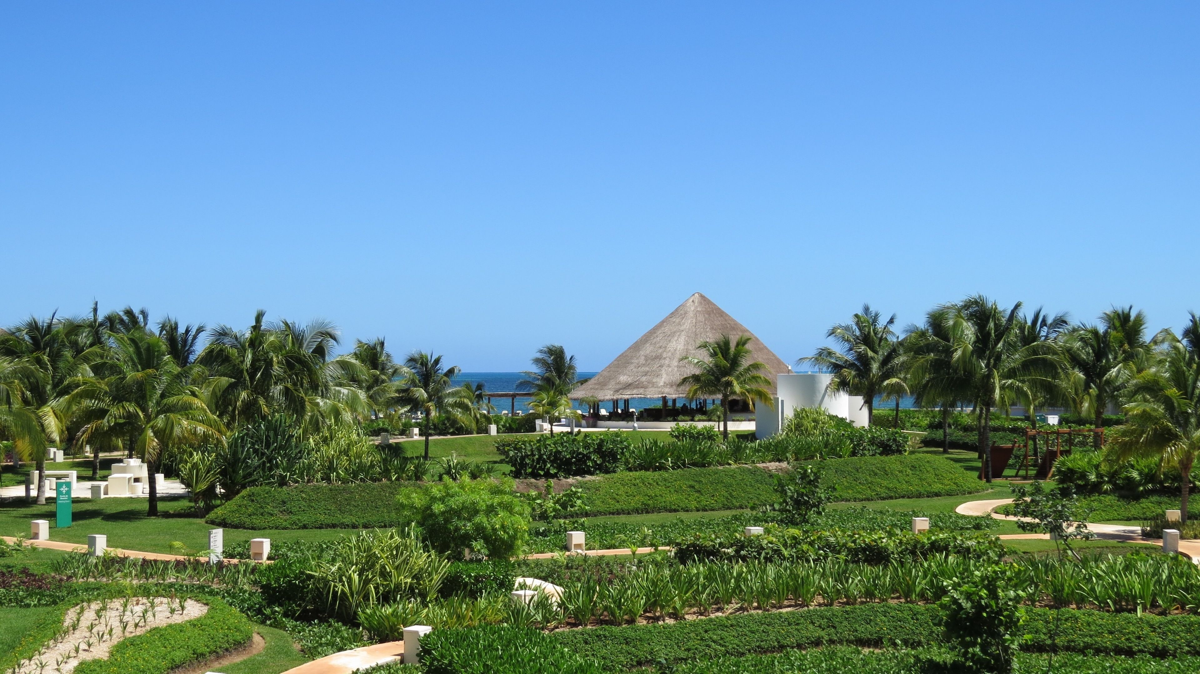 Deluxe Apartment, 3 Bedrooms, Beach View | Garden view