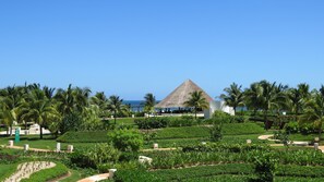 Deluxe Apartment, 3 Bedrooms, Beach View | Garden view - Apartamento de Lujo en Cancún (Cancun)