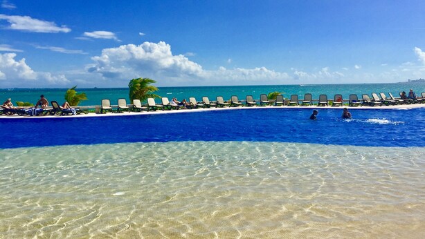 Pool waterfall - Apartamento de Lujo en Cancún (Cancun)
