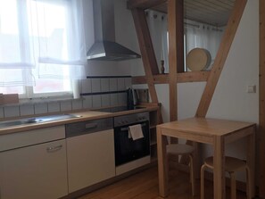 Kühlschrank, Mikrowelle, Ofen, Geschirrspüler