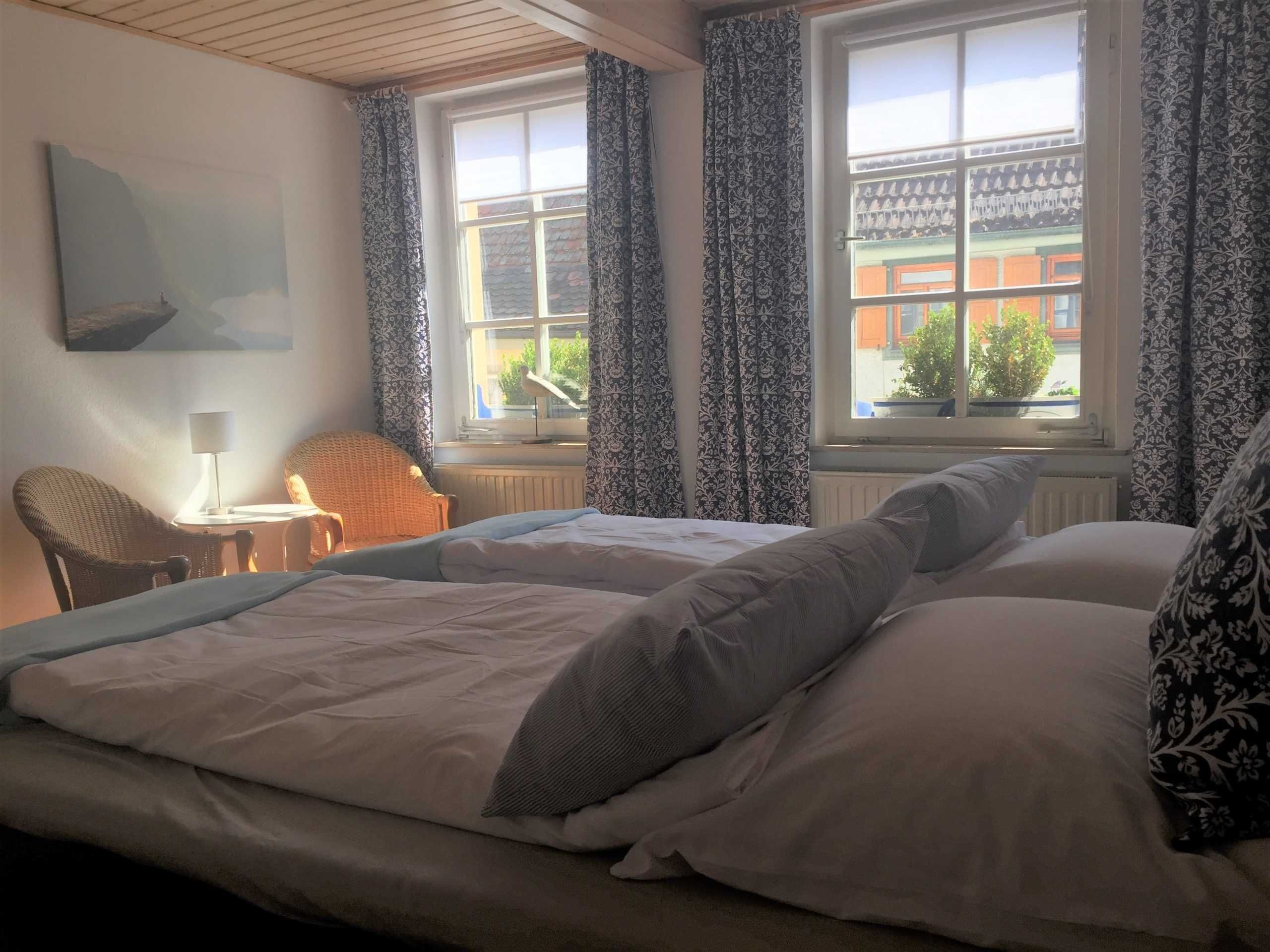 1 Schlafzimmer, Zimmersafe, Schreibtisch, Reisekinderbett