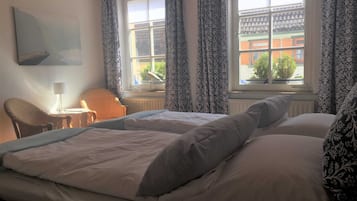 1 Schlafzimmer, Zimmersafe, Schreibtisch, Reisekinderbett