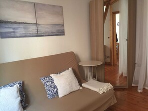 Unclassified image, 4 of 8, button