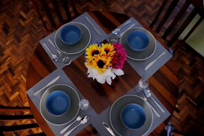 Apartment, 2 Bedrooms, Non Smoking | In-room dining