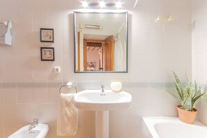 Bathtub, hair dryer, towels