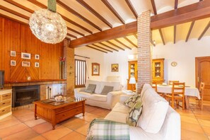 TV, fireplace - Villa Rustica - Costa CarpeDiem (Calpe)