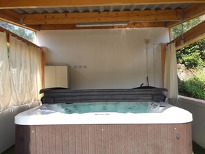 Bain à remous extérieur