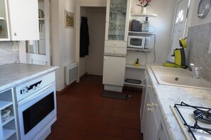 Réfrigérateur, four, plaque de cuisson, lave-vaisselle