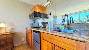 冷蔵庫、電子レンジ、コーヒー / ティーメーカー、電気ポット