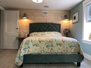 2 bedrooms, iron/ironing board, free WiFi, bed sheets - Two bedroom l full laundry l blocks to the beach l 30 day stay (Virginia Beach)