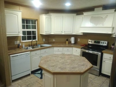 WanderLost Ozarks - Dog friendly, 4 acres