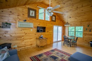 TV, fireplace - Peaceful wooded setting - Short Walk to Downtown! New Hot Tub and Roku tv. (Helen)