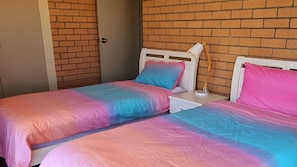 3 bedrooms, iron/ironing board, bed sheets