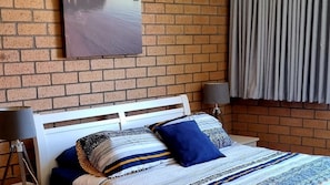 3 bedrooms, iron/ironing board, bed sheets