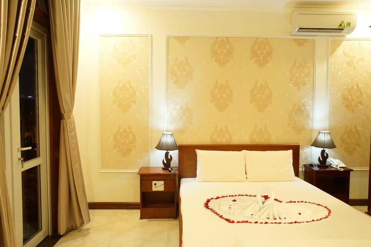 Superior Room, 1 Queen Bed, Partial Sea View | Minibar, in-room safe, desk, rollaway beds