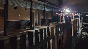 Depan hartanah - siang/malam