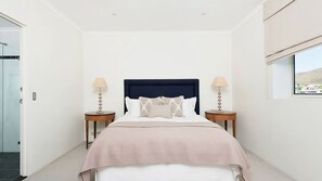 3 bedrooms, desk, iron/ironing board, WiFi