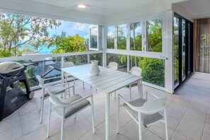 Outdoor dining - Oasis 2, Recently Renovated Apartment on Hamilton Island (Whitsundays)