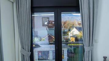 Deluxe Room, Mountain View | Minibar, in-room safe, desk, soundproofing