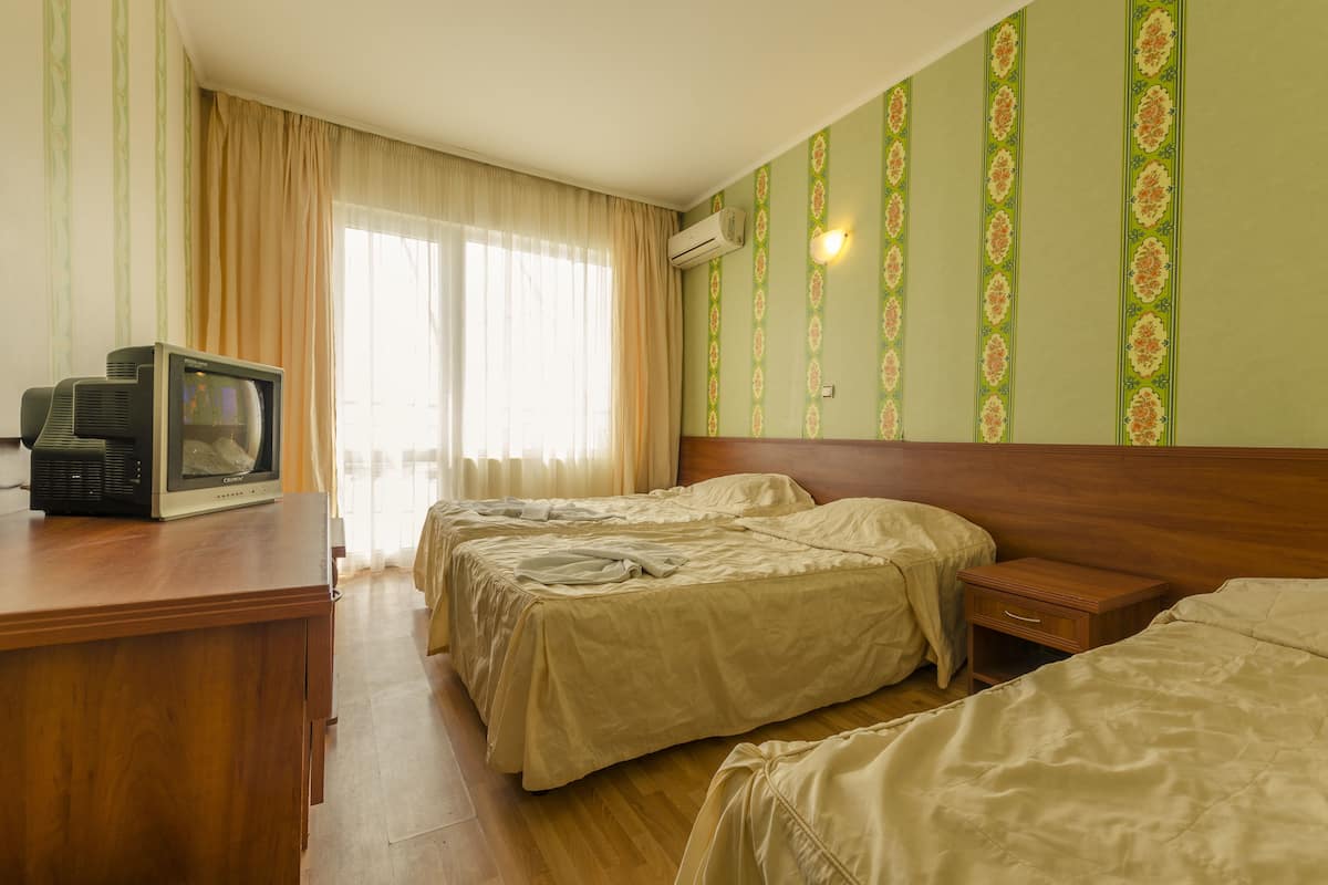 Basic Triple Room, Balcony, Bay View | Cribs (free), bed sheets