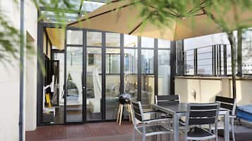 BBQ GARDEN CAMPING SUITE | Terraza o patio
