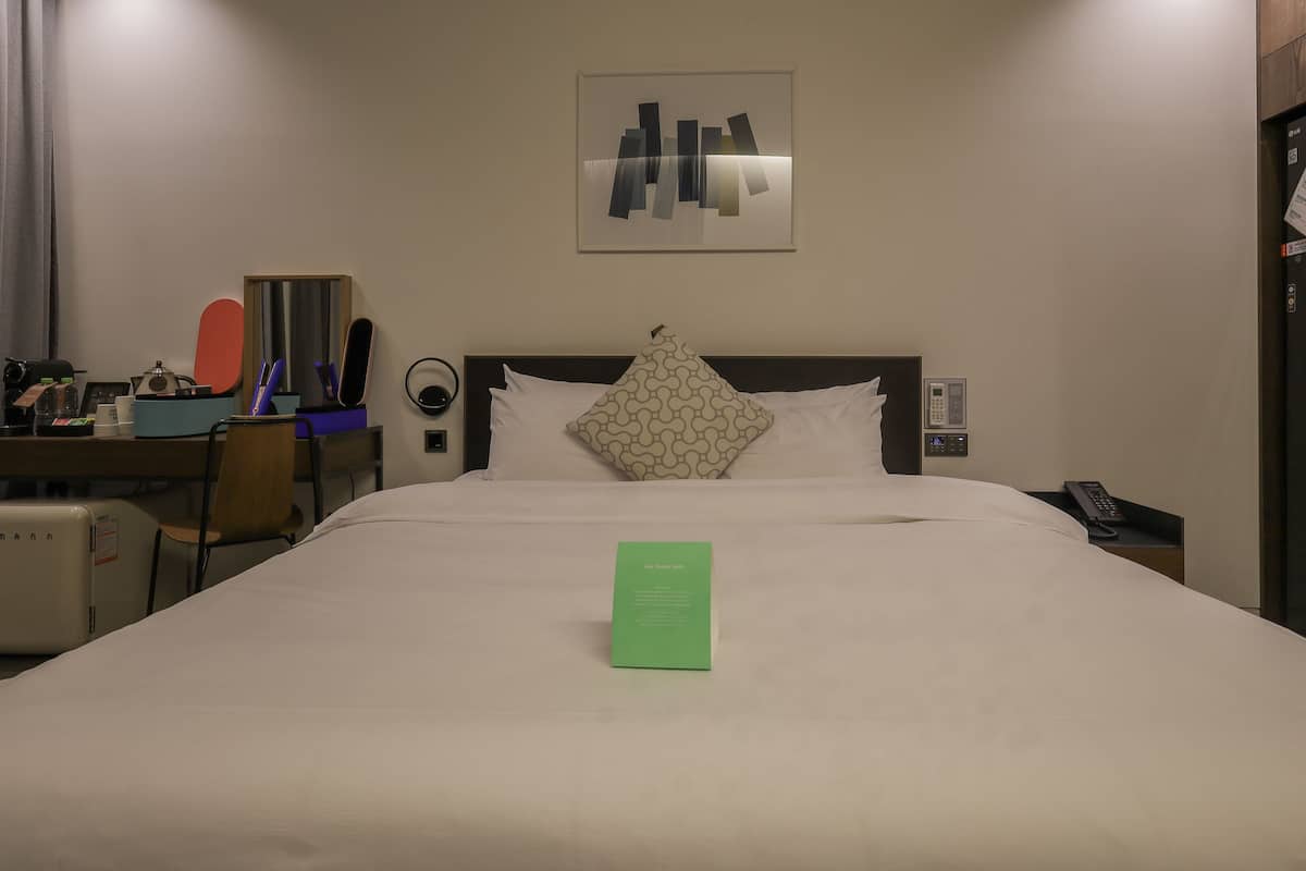 Junior Suite | Down comforters, memory foam beds, desk, laptop workspace