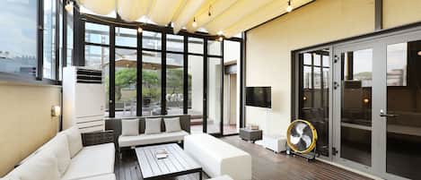 BBQ GARDEN CAMPING SUITE | Terraza o patio